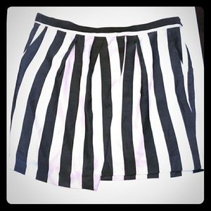 ZARA SUPER CUTE (JUSTDOESN'T QUIT FIT ME).